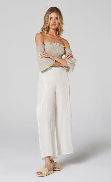 Woman Wearing Estilo Emporio Pocket Pant - Pants LUXAMORE