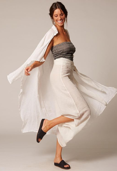 Woman Wearing Estilo Emporio Woven Jute Slide - Black last pair size 38 - Shoes LUXAMORE